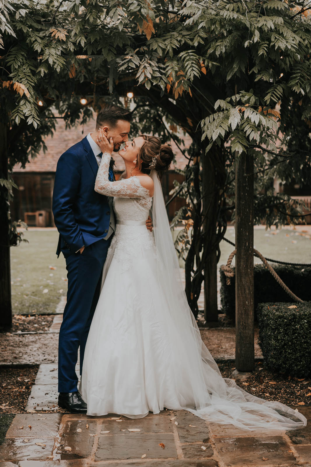 Image by <a href="https://kimwilliamsweddings.com/" target="_blank" rel="noopener">Kim Williams Weddings</a> Autumn Wedding Inspiration at Tythe Barn