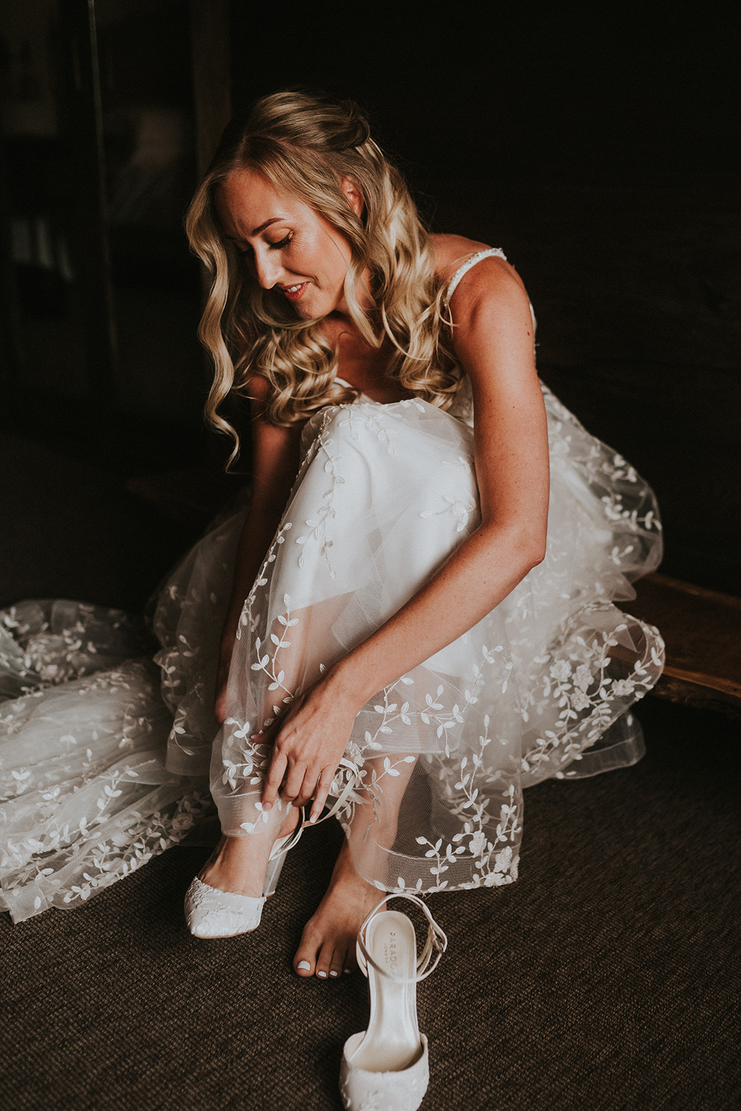 Image by <a href="https://flawlessphotographyblog.co.uk/" target="_blank" rel="noopener">Flawless Photography</a> Summer Wedding Inspiration at Tythe Barn