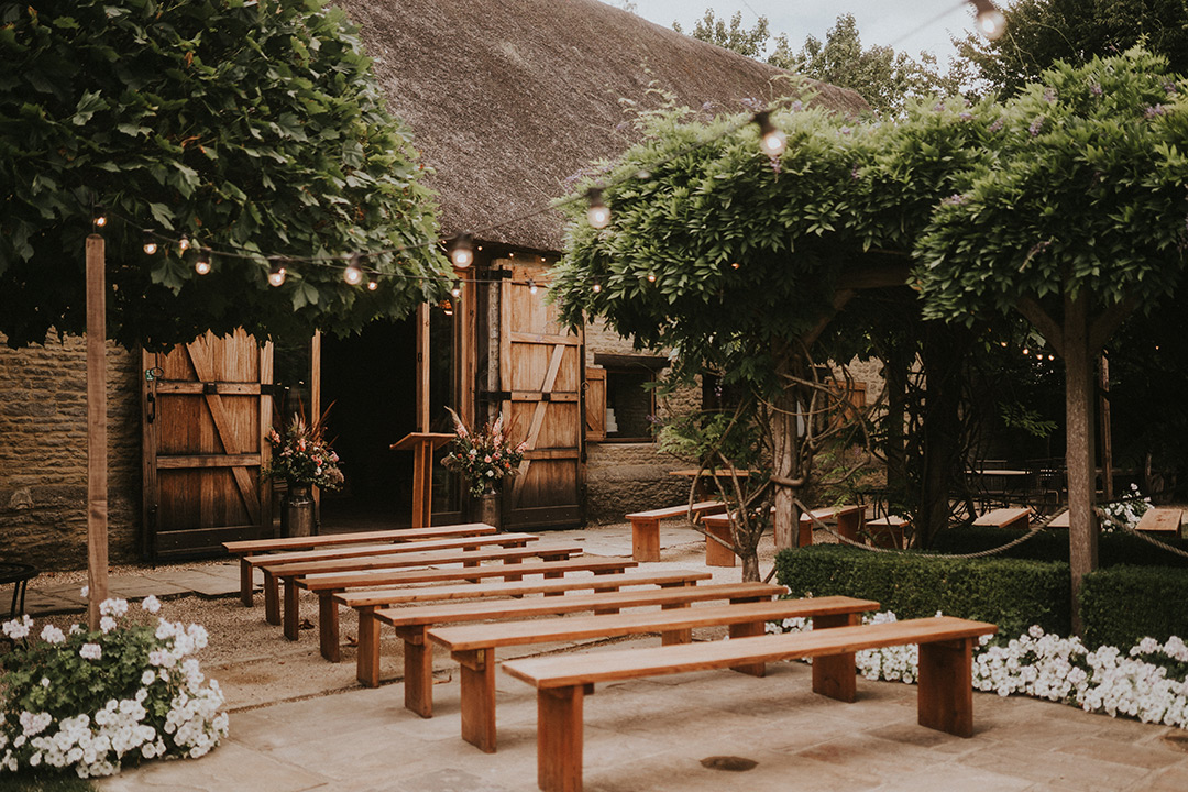 Image by <a href="https://flawlessphotographyblog.co.uk/" target="_blank" rel="noopener">Flawless Photography</a> Summer Wedding Inspiration at Tythe Barn
