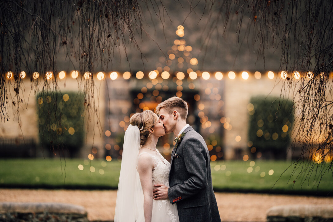 A kiss for a winter wedding with Christmas decor