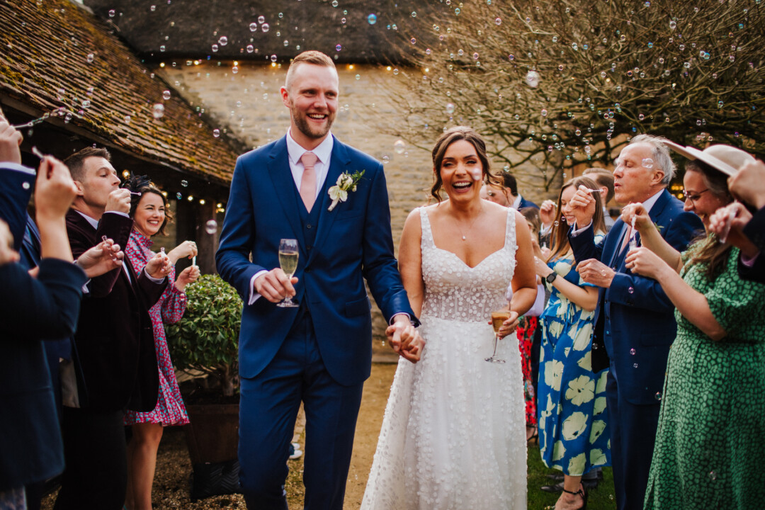 Spring wedding with bubbles confetti