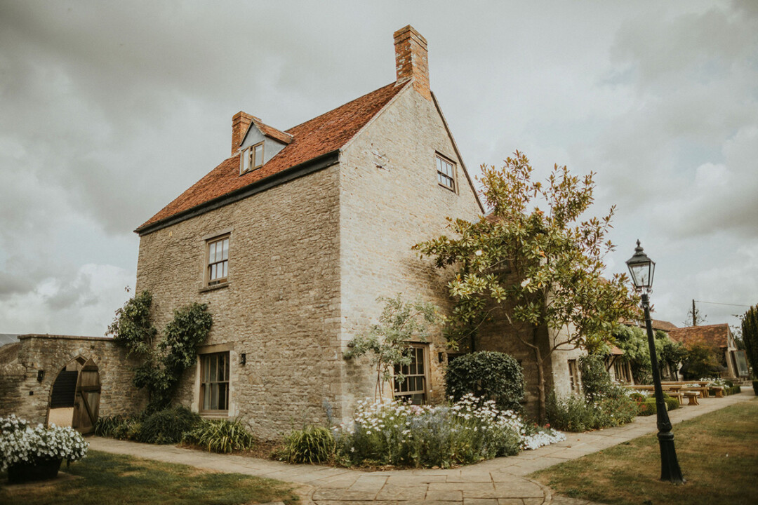 Image by <a href="https://www.igordemba.com/" target="_blank" rel="noopener">Igor Demba Photography</a> The Farmhouse at Tythe